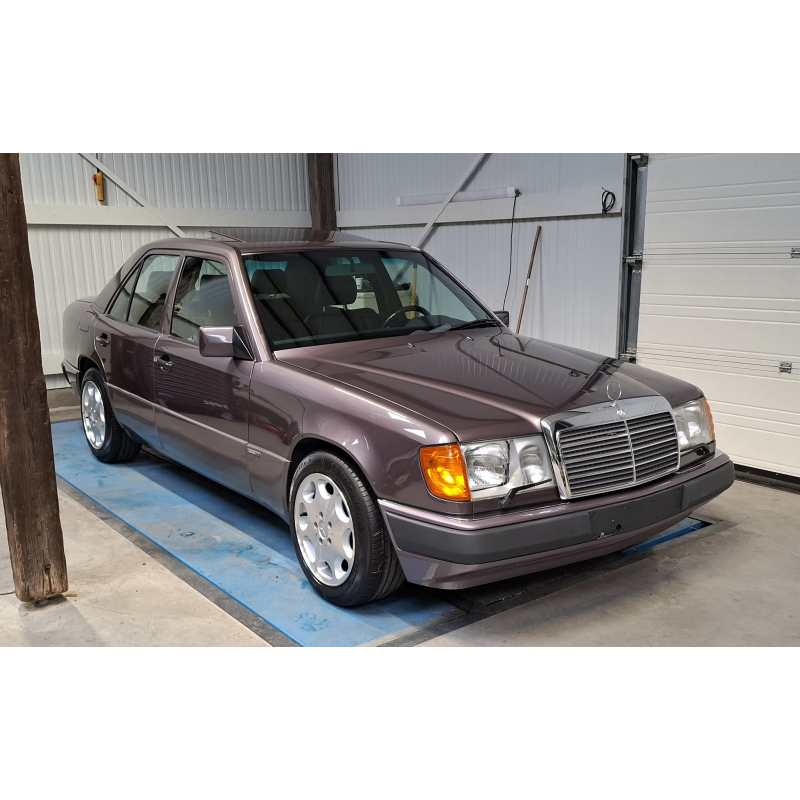 VERKOCHT                                                                                                                                                        Mercedes 300e Sportline 